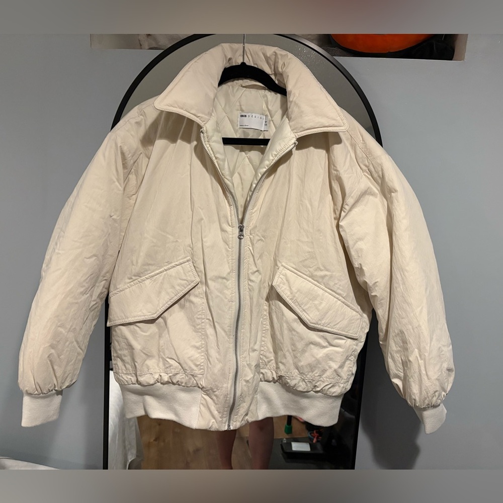 NWOT ASOS Women’s Cream Puffer Bomber Jacket Size 6